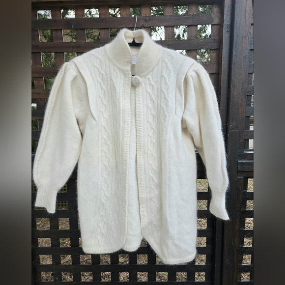 Vintage Sweaters - Pretty Pretty Vintage Wool Cardi